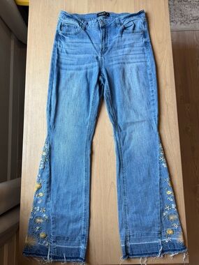 Boho Ashley Mason Light Blue Flare Jeans with Yellow Floral Embroidery Size 31